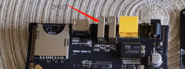 玩客云 USB 接口位置示例二